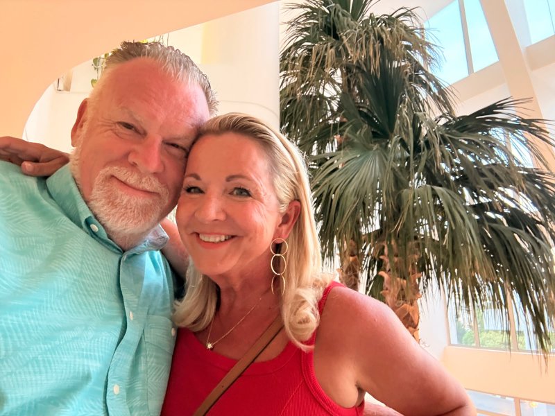Simon & Donna Meredith - owners of I Want A Villa website giving you the personal service you deserve when looking for that perfect Orlando villa to rent direct from owner